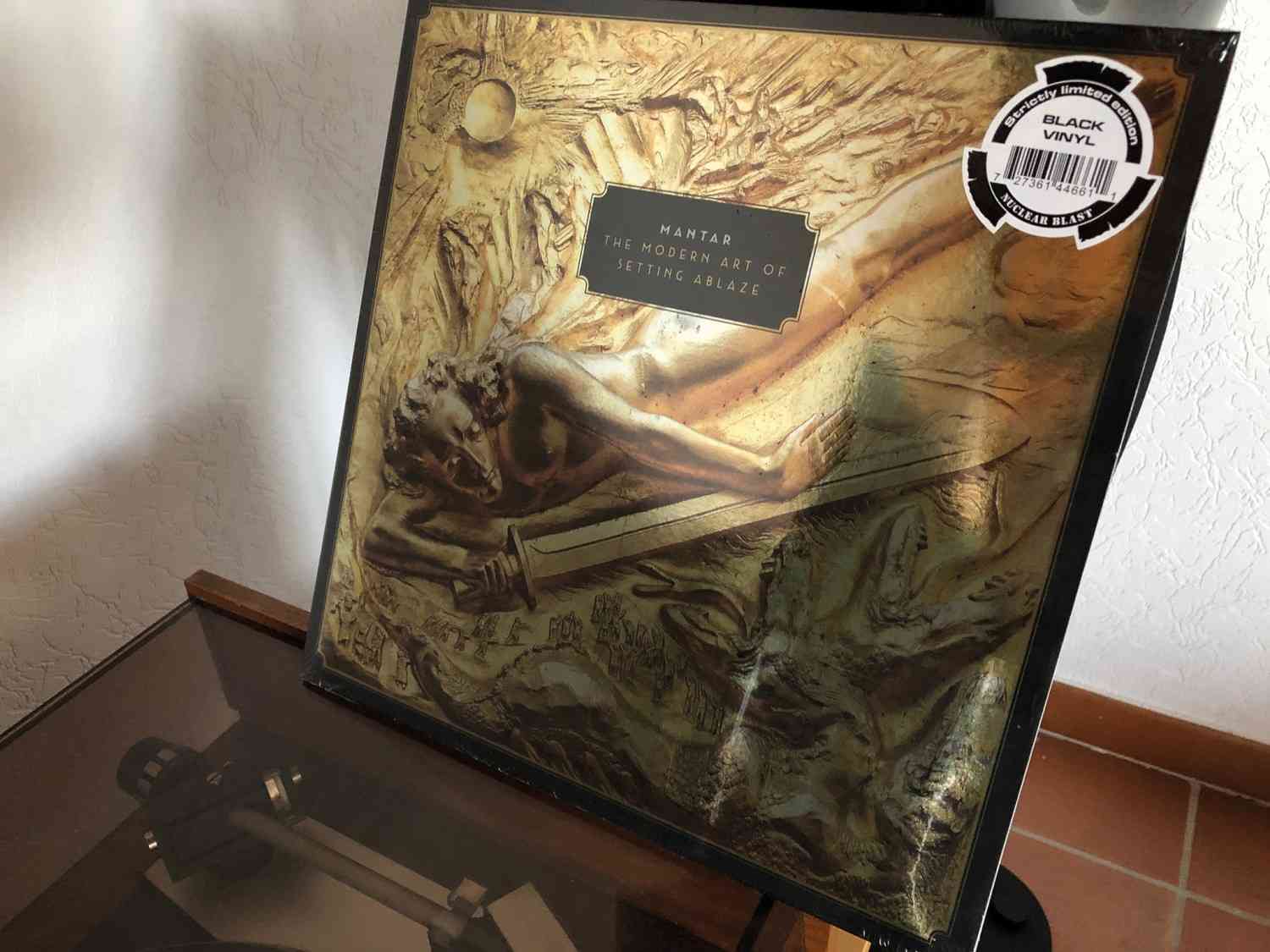 Mantar – The Modern Art of Setting Ablaze: Mantar – The Modern Art of Setting Ablaze (Nuclear Blast), Bild 1 Schallplatte Mantar – The Modern Art of Setting Ablaze (Nuclear Blast) im Test, Bild 1