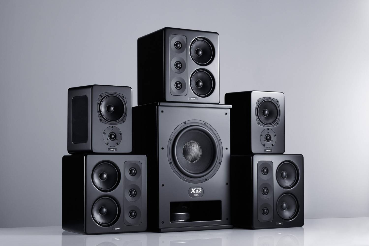 Klassenprimus: M&K Sound S300 THX Ultra 2 Set, Bild 1 Lautsprecher Surround M&K Sound S300 THX Ultra 2 Set im Test, Bild 1