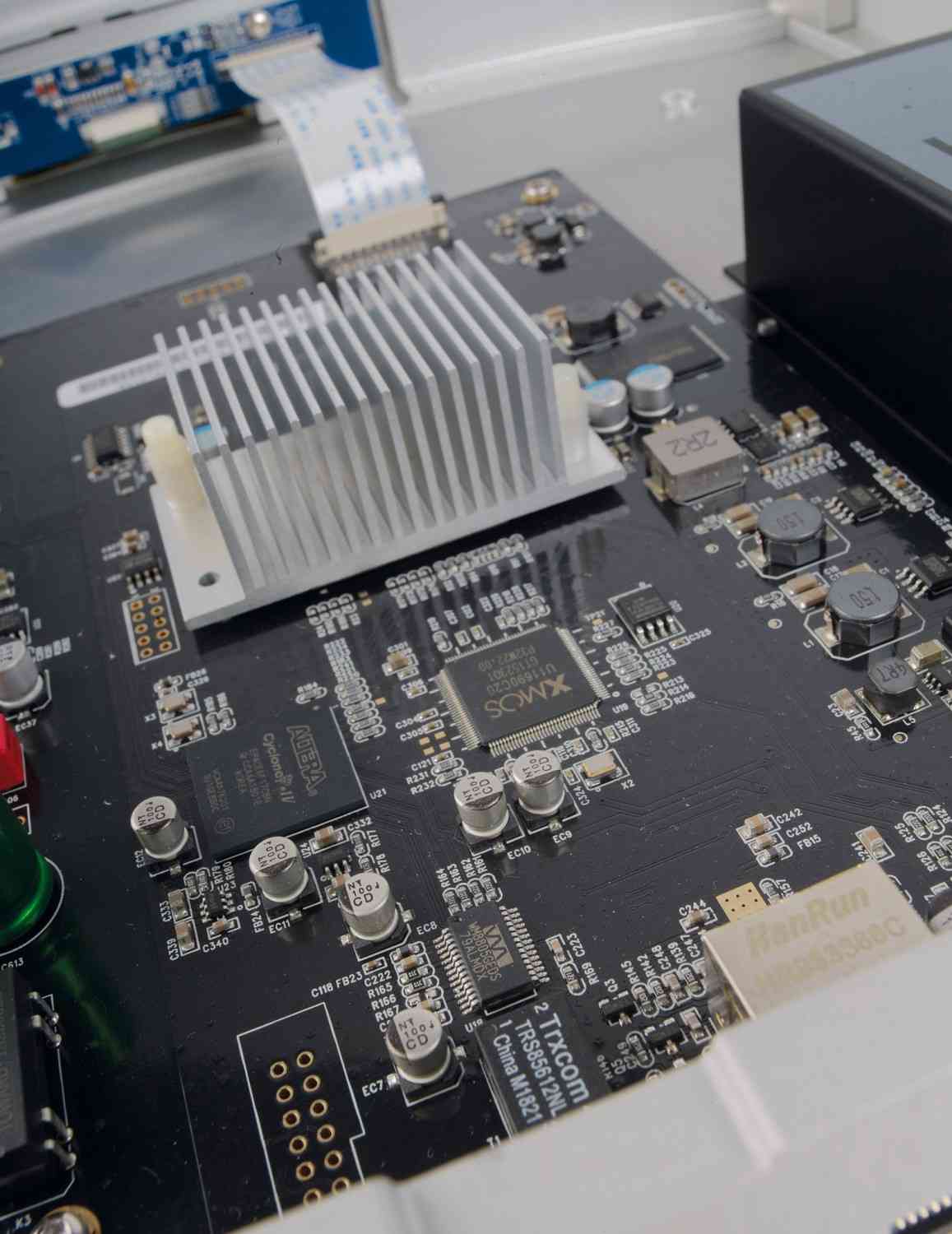 Mit Blick nach oben: Lumin T2, Bild 7 Musikserver Lumin T2 im Test, Bild 7