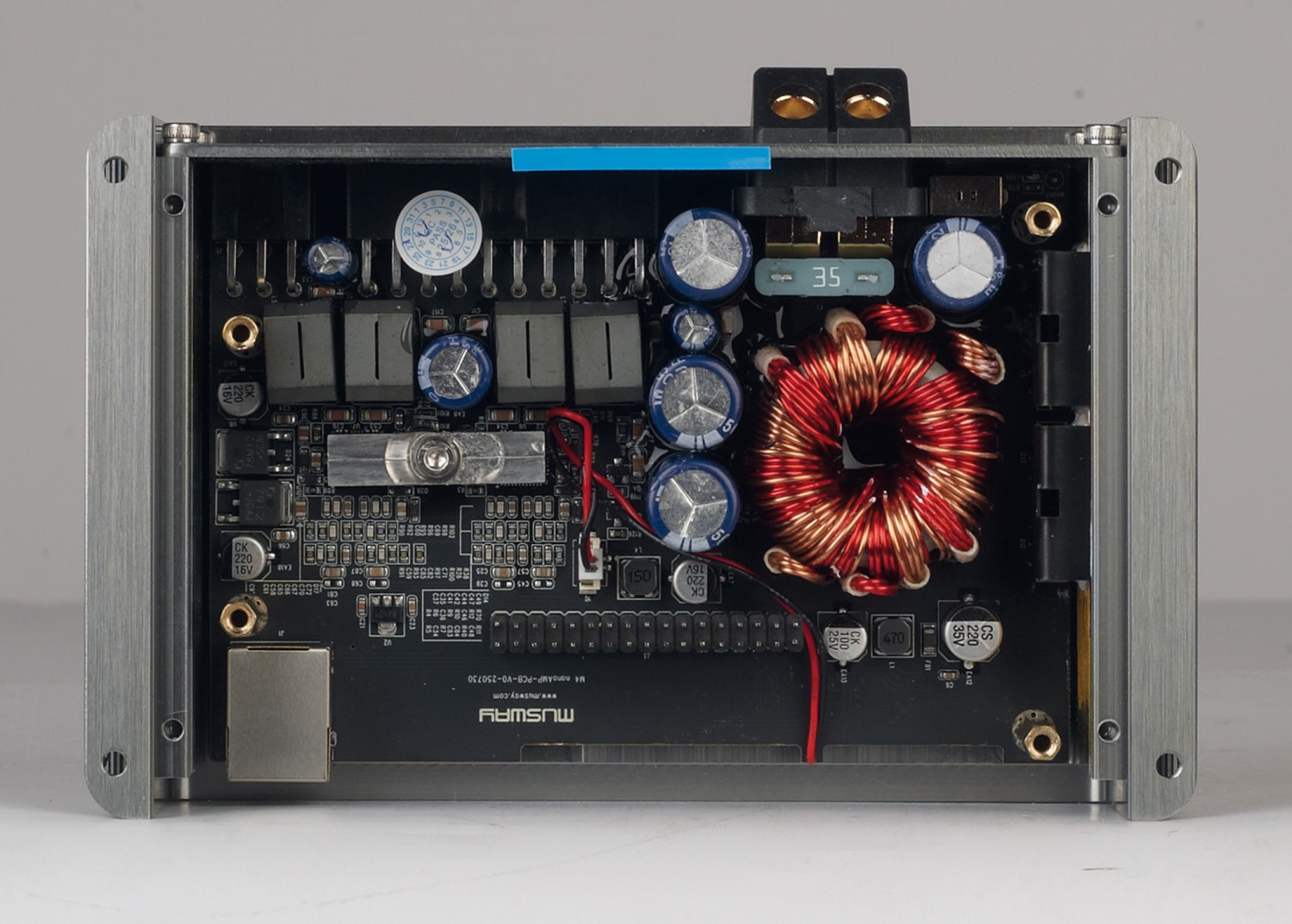 Musway M4nano – 4-Kanal Verstärker mit 8-Kanal DSP: Musway M4nano, Bild 2 Car Hifi Endstufe 4-Kanal Musway M4nano im Test, Bild 2