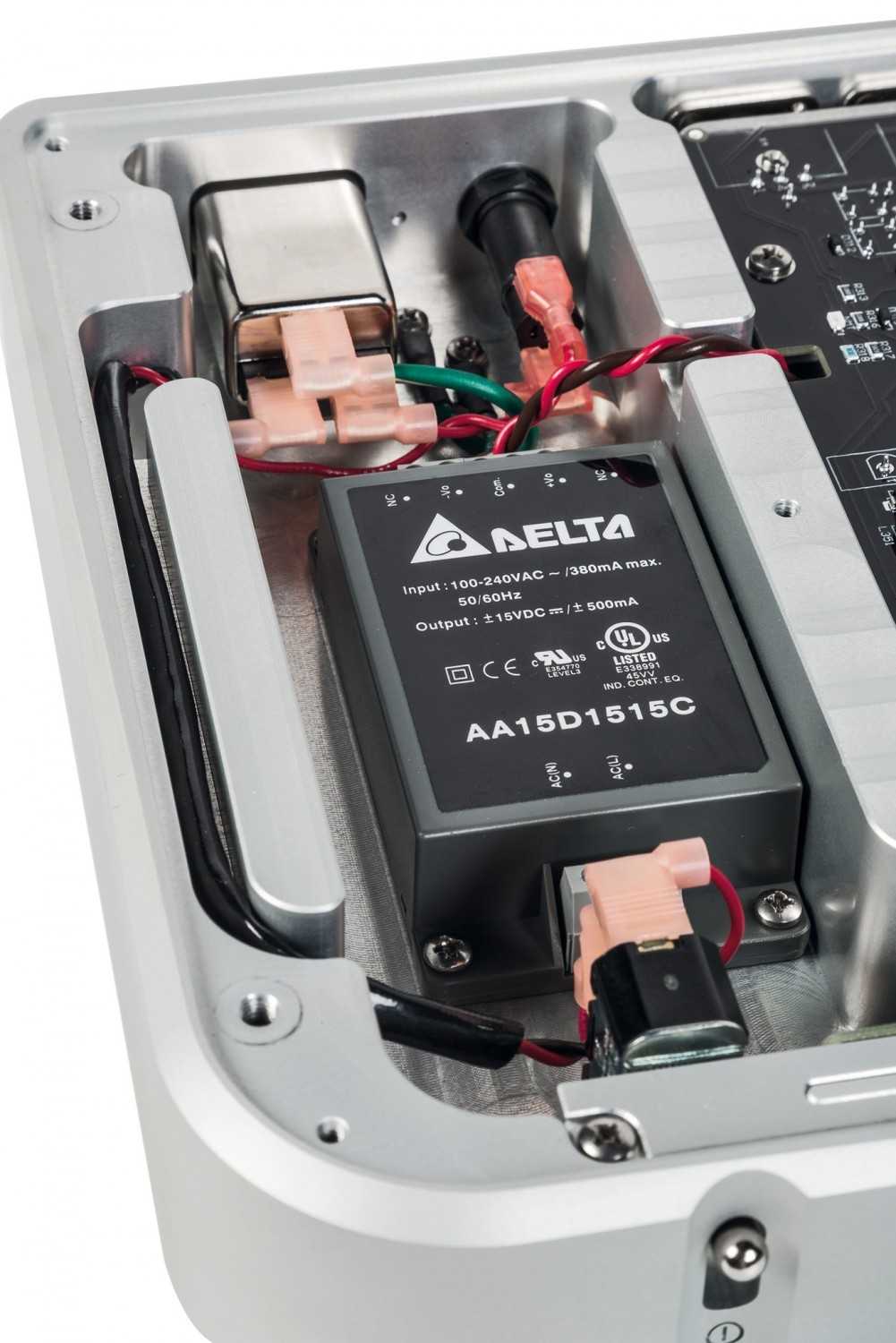Alternatives Sparmodell: Boulder Amplifiers 508, Bild 4 Phono Vorstufen Boulder Amplifiers 508 im Test, Bild 4