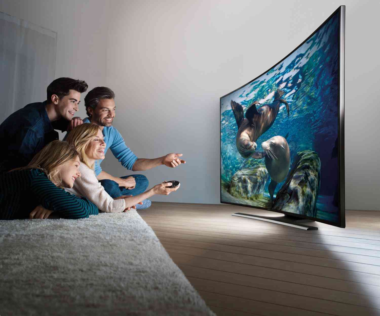 Sicherer Einstieg: Samsung UE-55HU7200, Bild 1 Fernseher Samsung UE-55HU7200 im Test, Bild 1