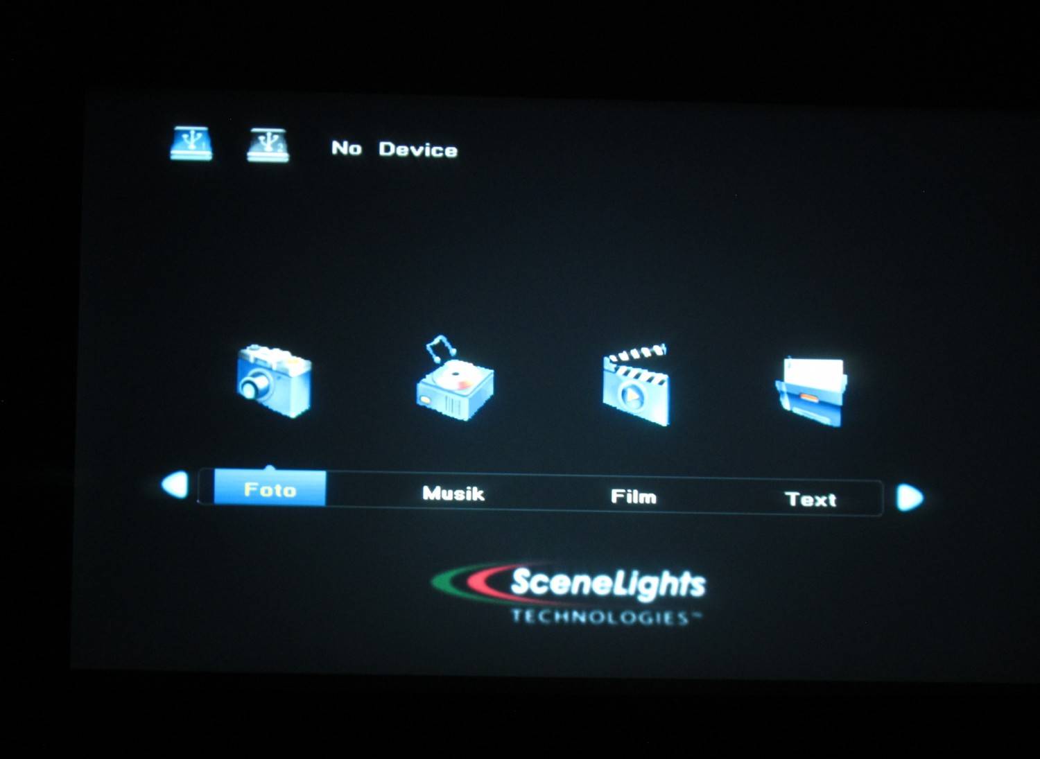 Beamer SceneLights LB-9300.hd im Test, Bild 4