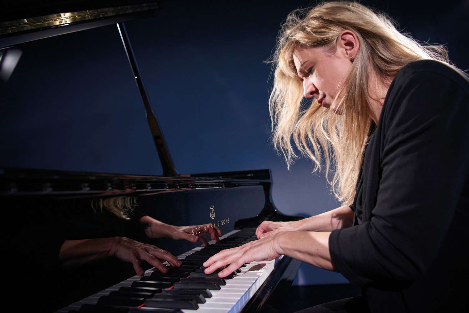 Interpreten: Ragna Schirmer, Iason Keramidis, Benedict Klöckner – Staatskapelle Halle, Ariane Matiakh / Komponist: Clara Schumann – Trio & Concerto: Interpreten: Ragna Schirmer, Iason Keramidis, Benedict Klöckner – Staatskapelle Halle, Ariane Matiakh3 Schallplatte Interpreten: Ragna Schirmer, Iason Keramidis, Benedict Klöckner – Staatskapelle Halle, Ariane Matiakh / Komponist: Clara Schumann – Trio & Concerto (Berlin Classics) im Test, Bild 3