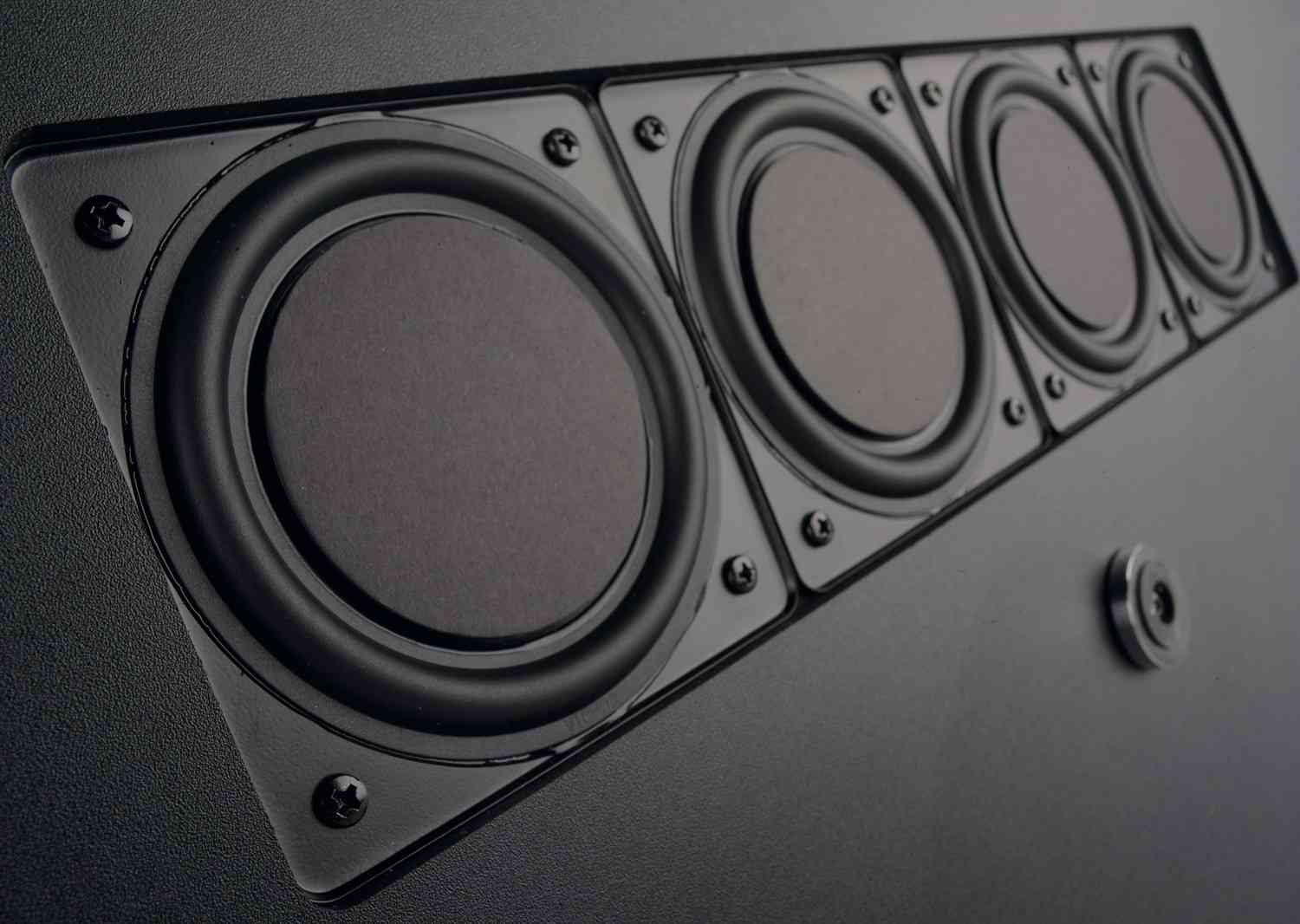 Starkes Stück: Canton DM 100, Bild 2 Soundbar Canton DM 100 im Test, Bild 2