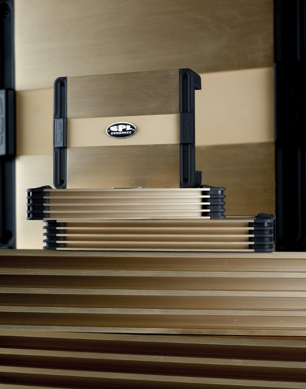 Serientest: SPL Dynamics ICE-800D, SPL Dynamics ICE-150.2, SPL Dynamics ICE-150.4, Bild 1 Car-HiFi Endstufe Mono SPL Dynamics ICE-800D, SPL Dynamics ICE-150.2, SPL Dynamics ICE-150.4 im Test , Bild 1