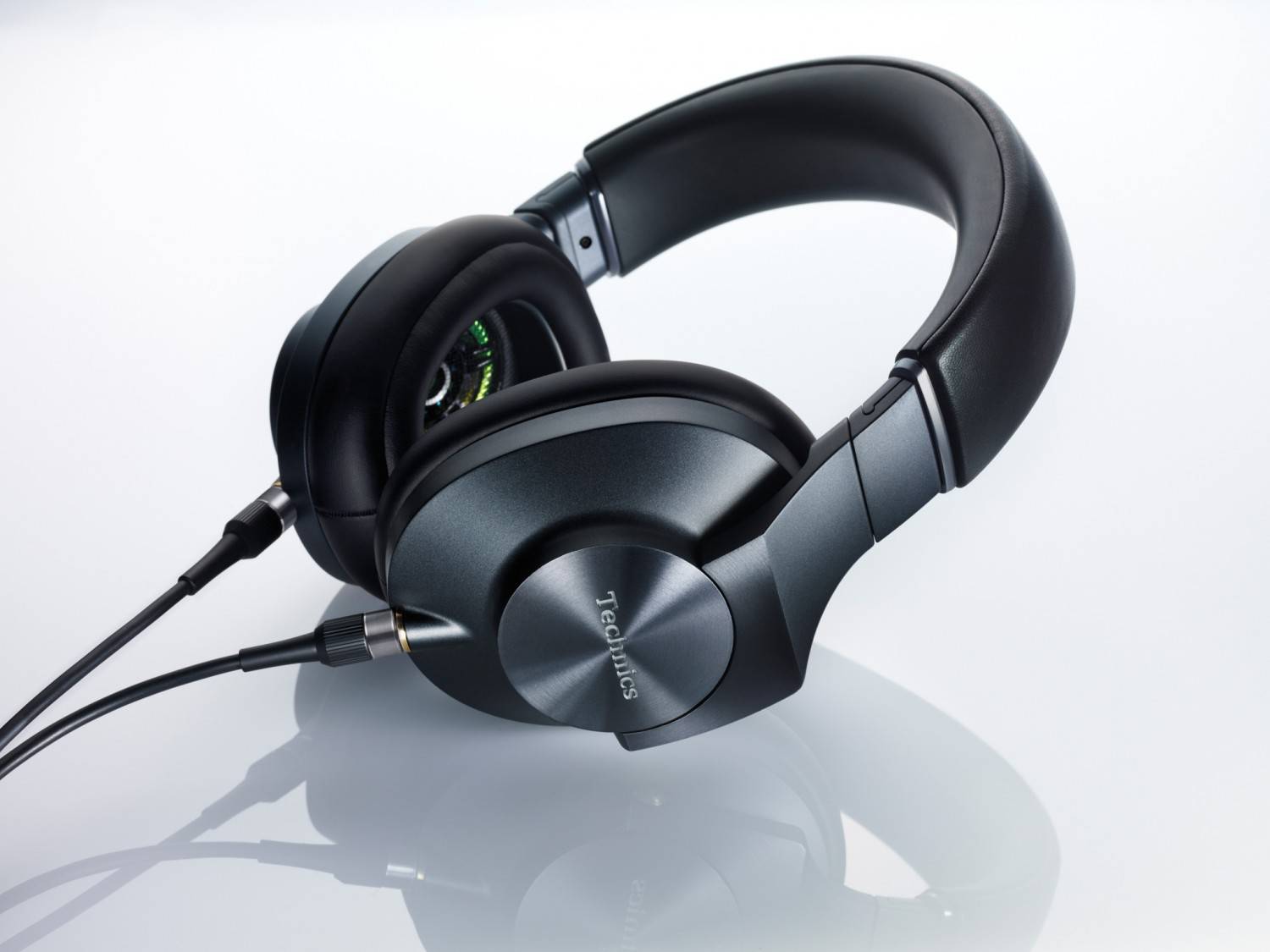 Luxusklasse: Technics EAH-T700, Bild 1 Kopfhörer Hifi Technics EAH-T700 im Test, Bild 1