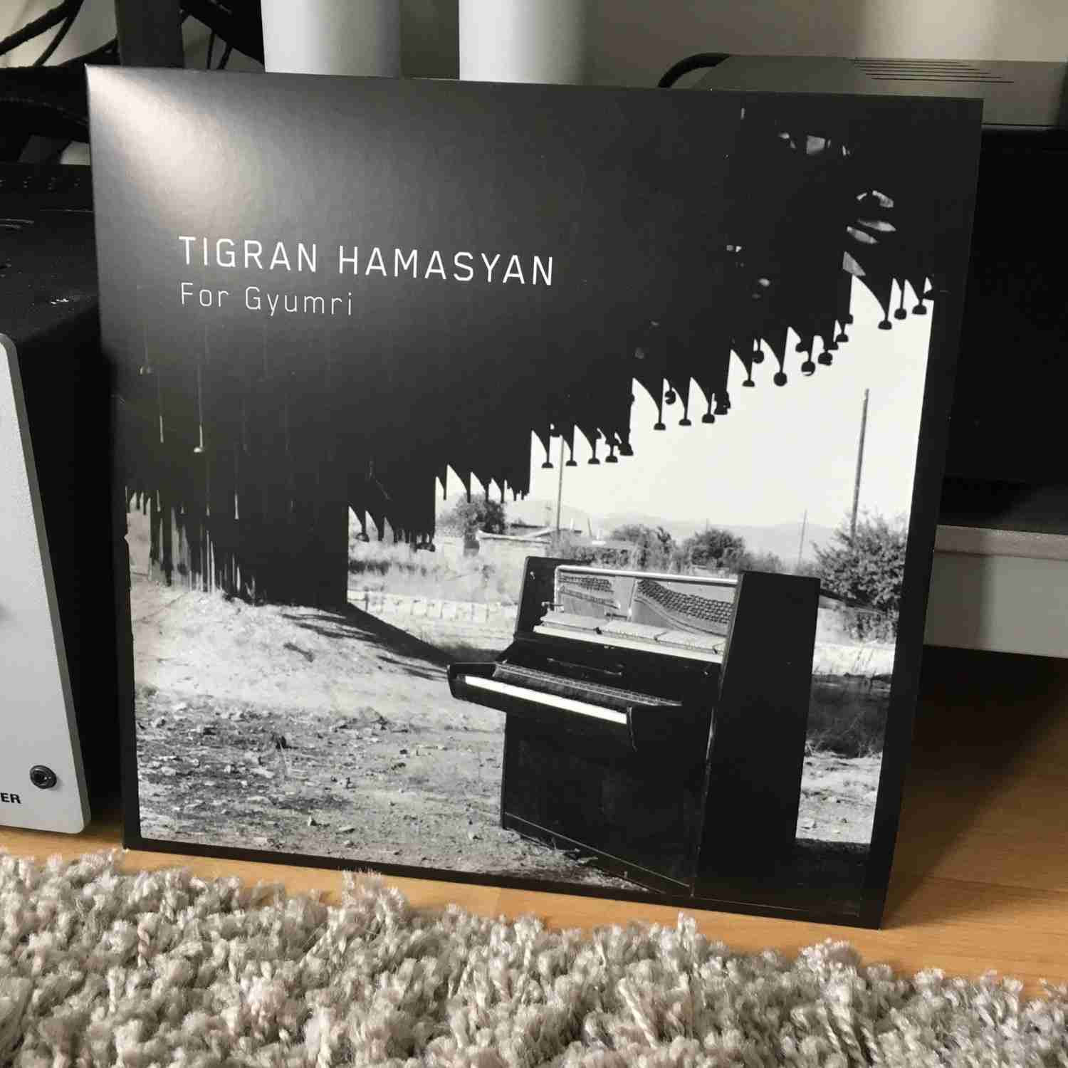 Tigran Hamasyan – For Gyumri: Tigran Hamasyan – For Gyumri (Nonesuch Records), Bild 1 Schallplatte Tigran Hamasyan – For Gyumri (Nonesuch Records) im Test, Bild 1