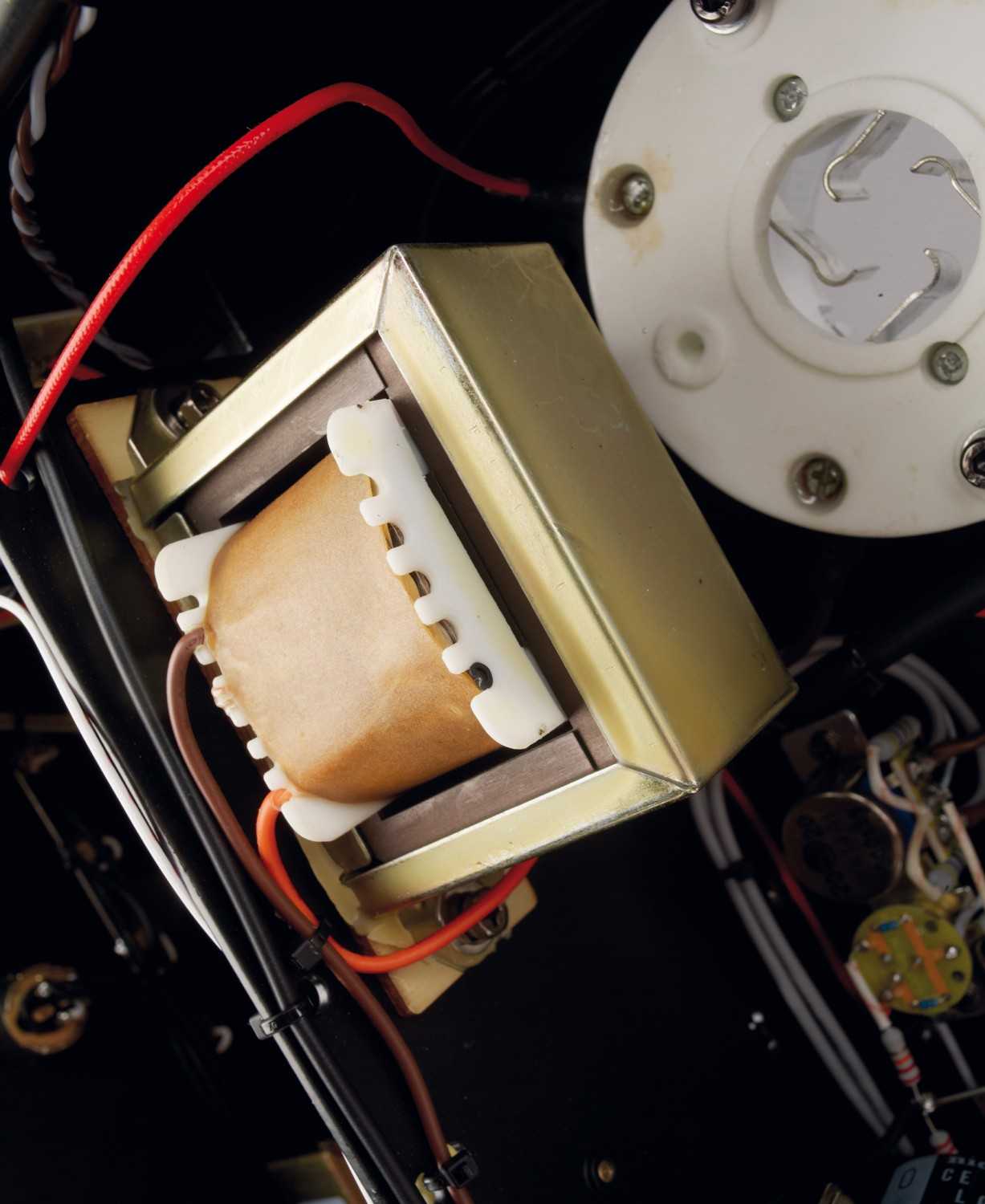 Röhrenvollverstärker Line Magnetic LM-845 Premium: Line Magnetic LM-845 Premium, Bild 7 Vollverstärker Line Magnetic LM-845 Premium im Test, Bild 7