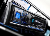 1-DIN-Autoradios Alpine CDA-137BTi im Test, Bild 1