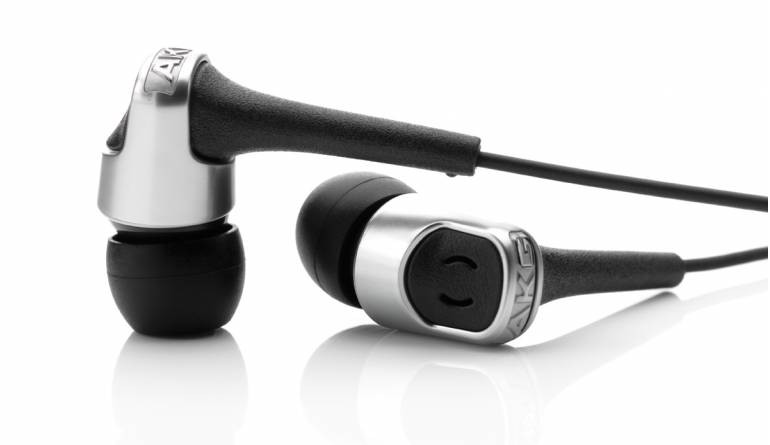 Fliegengewicht: AKG K370, Bild 1 Kopfhörer InEar AKG K370 im Test, Bild 1