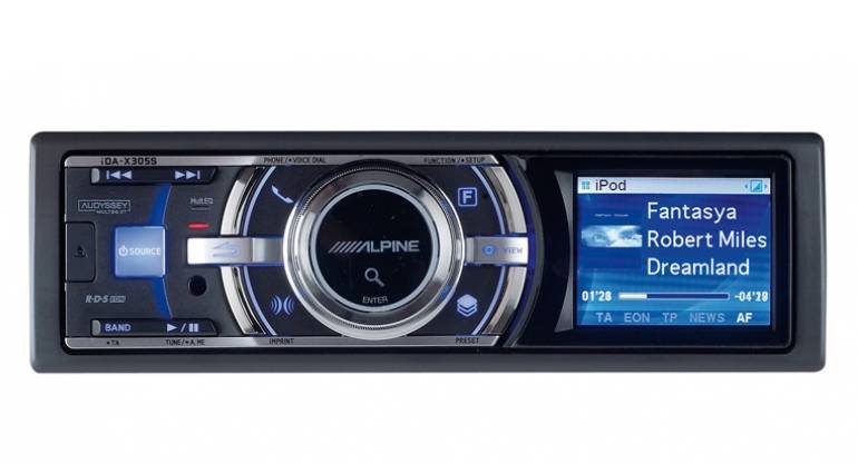 1-DIN-Autoradios Alpine iDA-X305S im Test, Bild 1