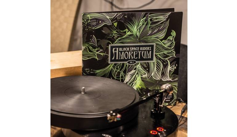 Black Space Riders – Amoretum Vol.1: Black Space Riders – Amoretum Vol.1 (Black Space Records), Bild 1 Schallplatte Black Space Riders – Amoretum Vol.1 (Black Space Records) im Test, Bild 1