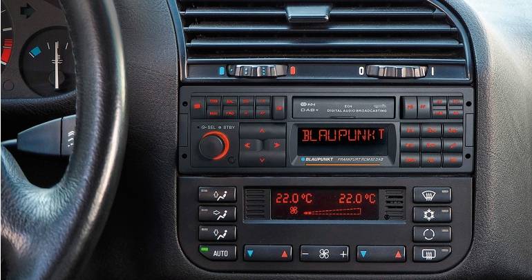 1-DIN-Autoradios Blaupunkt Frankfurt RCM 82 DAB im Test, Bild 1