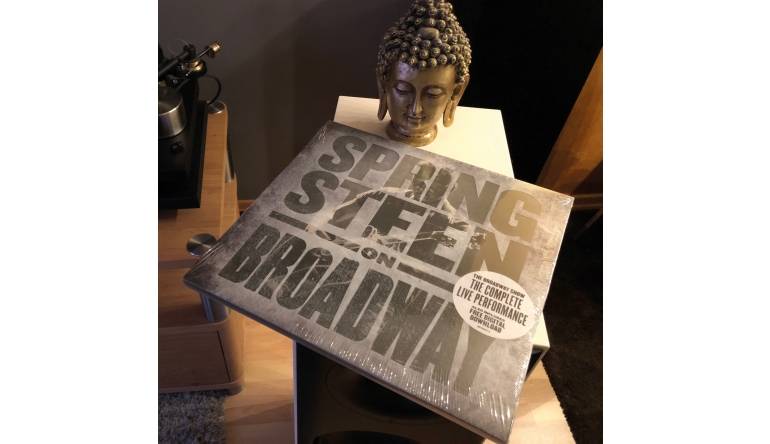 Bruce Springsteen – Springsteen on Broadway: Bruce Springsteen – Springsteen on Broadway (Columbia / Sony Music), Bild 1 Schallplatte Bruce Springsteen – Springsteen on Broadway (Columbia / Sony Music) im Test, Bild 1