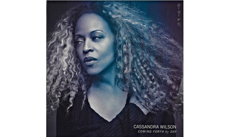 Cassandra Wilson Coming - Forth by Day: Cassandra Wilson Coming - Forth by Day (Sony Music), Bild 1 Schallplatte Cassandra Wilson Coming - Forth by Day (Sony Music) im Test, Bild 1