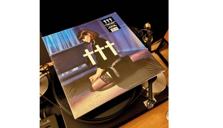 Crosses (†††) – Goodnight, God Bless, I Love U, Delete.: Crosses (†††) – Goodnight, God Bless, I Love U, Delete. (Warner Records), Bild 1 Schallplatte Crosses (†††) – Goodnight, God Bless, I Love U, Delete. (Warner Records) im Test, Bild 1