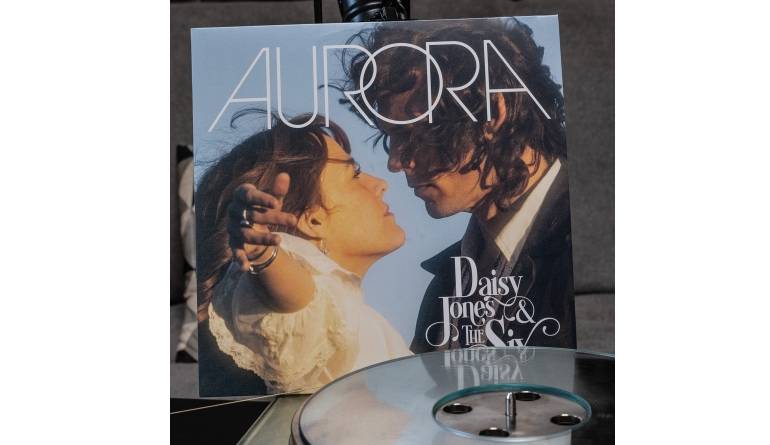 Daisy Jones & The Six – Aurora: Daisy Jones & The Six – Aurora (Atlantic Records), Bild 1 Schallplatte Daisy Jones & The Six – Aurora (Atlantic Records) im Test, Bild 1