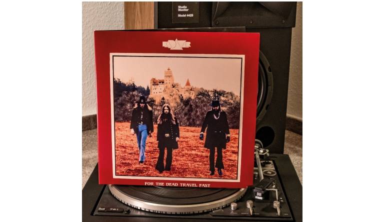 Kadavar – For the Dead Travel Fast: Kadavar – For the Dead Travel Fast (Nuclear Blast), Bild 1 Schallplatte Kadavar – For the Dead Travel Fast (Nuclear Blast) im Test, Bild 1