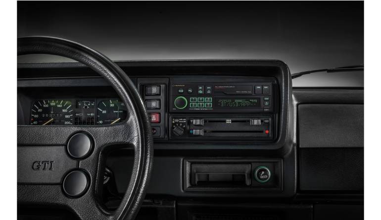 Autoradio 1-DIN Pioneer SXT-C10PS im Test, Bild 1