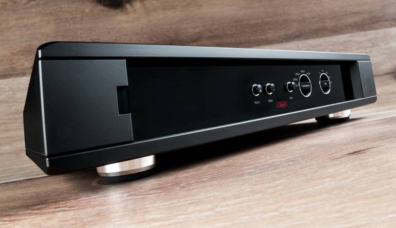 Gipfelsturm: Rega Aura, Bild 1 Phono Vorstufen Rega Aura im Test, Bild 1