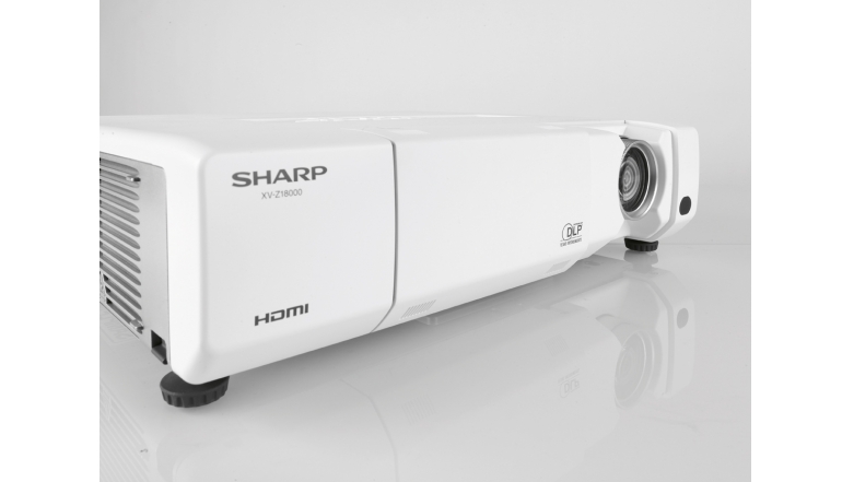 Beamer Sharp XV-Z18000 im Test, Bild 1