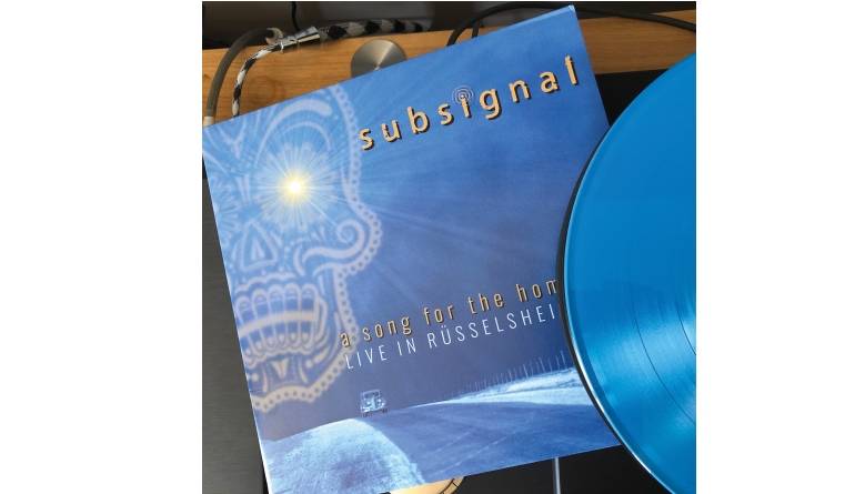 Subsignal – A Song for the Homeless – Live in Rüsselsheim 2019: Subsignal – A Song for the Homeless – Live in Rüsselsheim 2019 (Gentle Art Of Music), Bild 1 Schallplatte Subsignal – A Song for the Homeless – Live in Rüsselsheim 2019 (Gentle Art Of Music) im Test, Bild 1