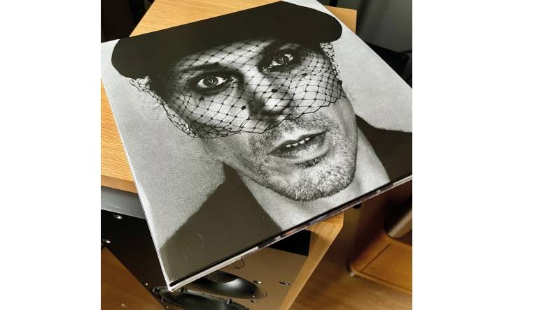 Ville Vallo – Neon Noir: Ville Vallo – Neon Noir (Spinefarm / Heartagram Records), Bild 1 Schallplatte Ville Vallo – Neon Noir (Spinefarm / Heartagram Records) im Test, Bild 1